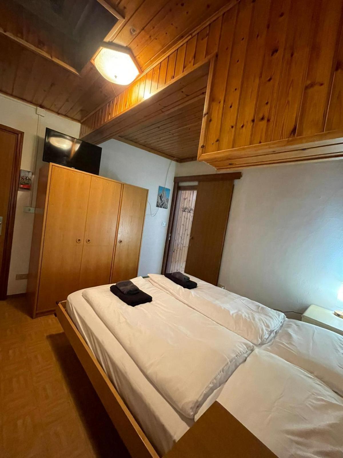 Picchio Rosso - Stanza Privata Con Bagno In Val Di Fassa Hotel Pera Eksteriør billede