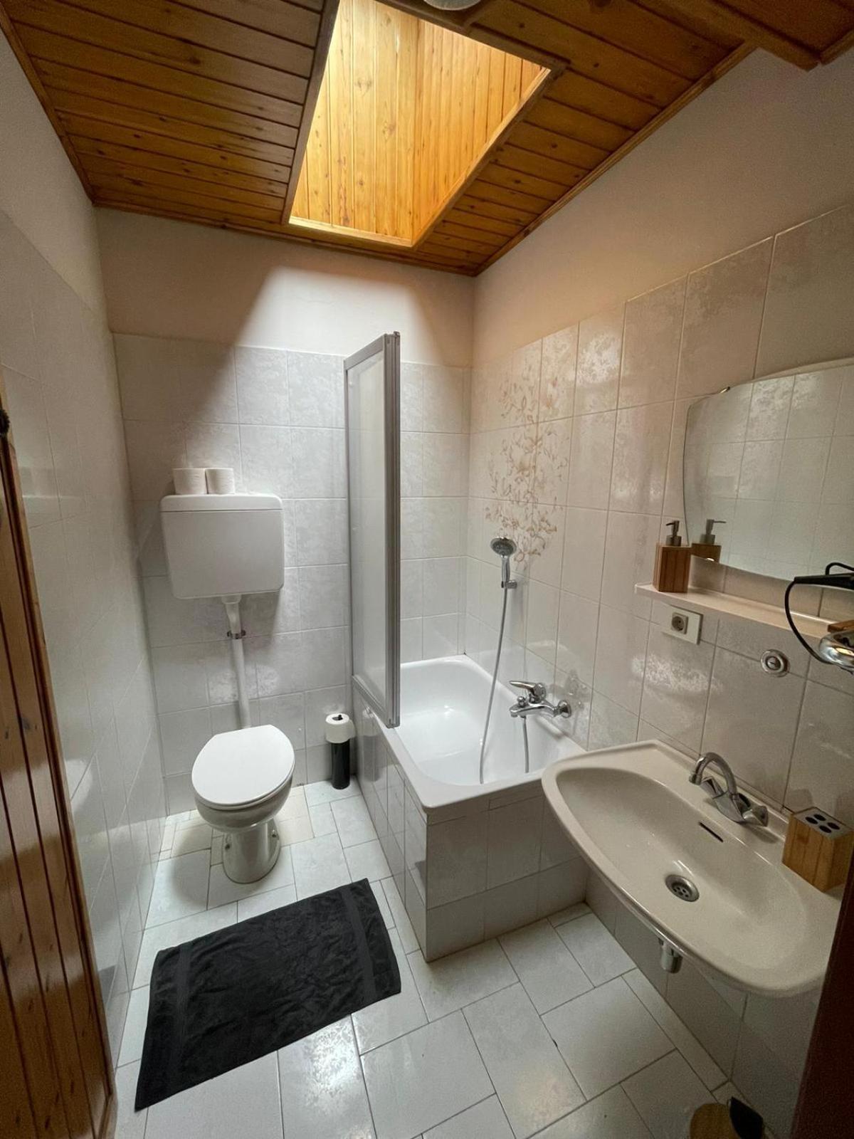 Picchio Rosso - Stanza Privata Con Bagno In Val Di Fassa Hotel Pera Eksteriør billede
